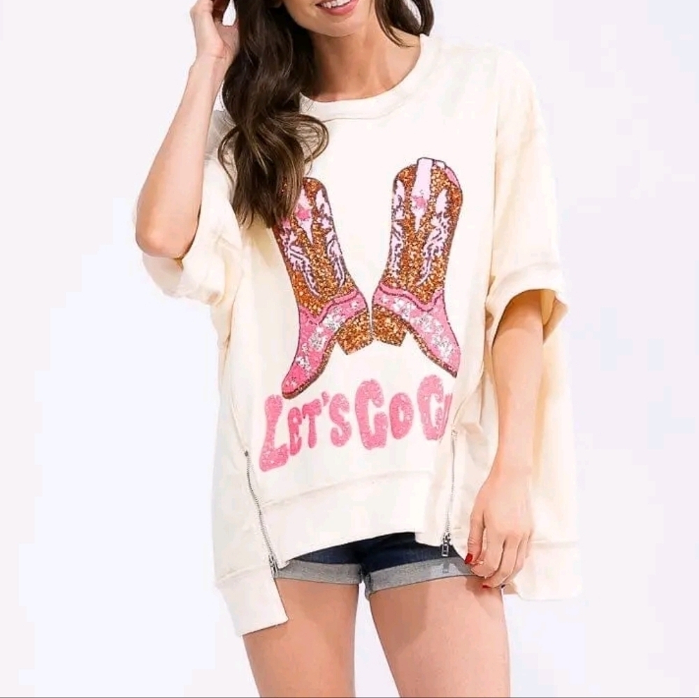 Fantastic Fawn Cream Short Sleeve Oversized Graphic‎ Top Asymmetrical Hem